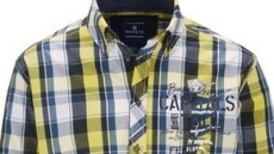 Výpredaj pánskeho oblečenia.